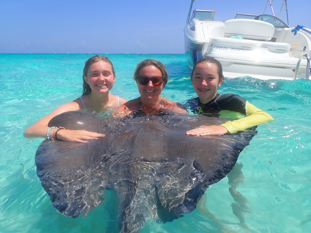 Discovering the Beauty of Cayman Islands through Private Boat Charter